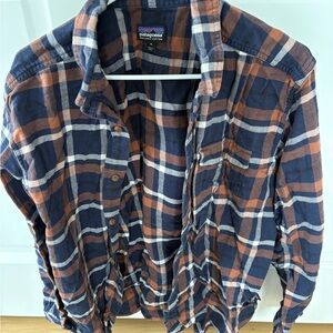 Patagonia Men's Navy and Rust Plaid Shirt